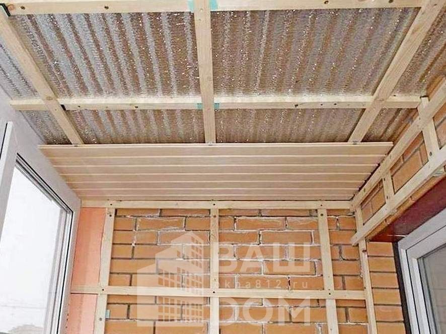 Монтаж обрешетки из деревянного бруска на потолке